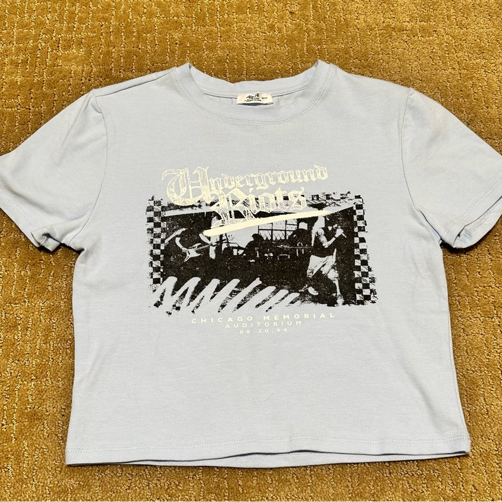 Cropped graphic tee
